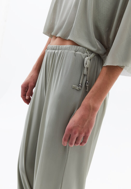 Balon Pantolon ve Oversize Tül Bluz Kombini
