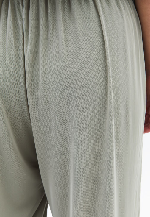 Balon Pantolon ve Oversize Tül Bluz Kombini