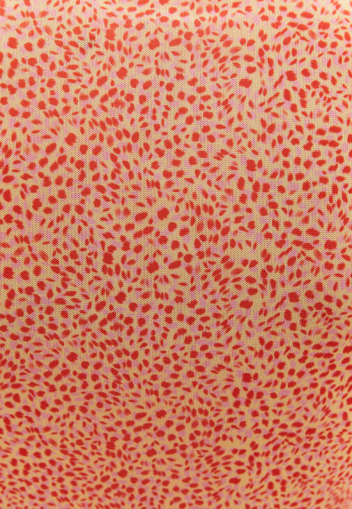 Crop Tişört ve Büzgülü Etek Kombini