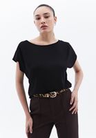 Modal Bot Yaka Tişört	ve Bootcut Pantolon Kombini