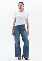 Modal Bot Yaka Tişört	ve Wide-Leg Pantolon Kombini