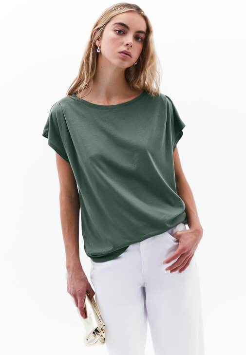 Modal Tişört ve Wide-Leg Denim Pantolon Kombini