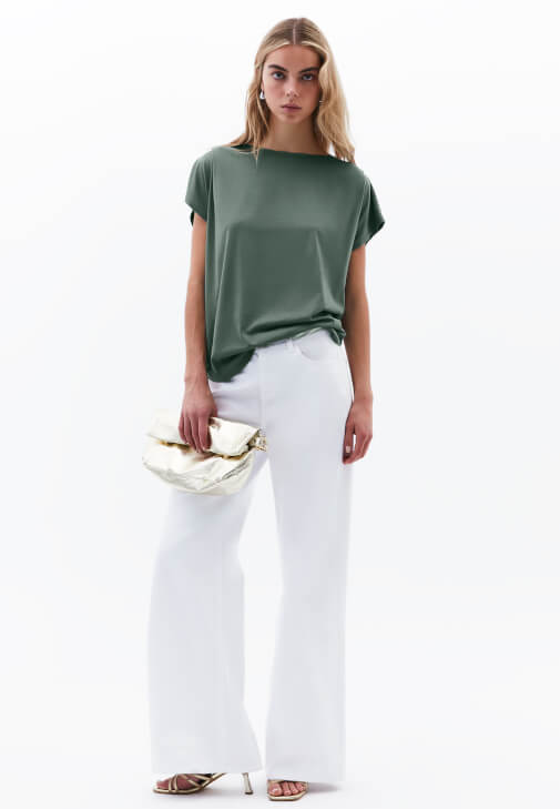 Modal Tişört ve Wide-Leg Denim Pantolon Kombini