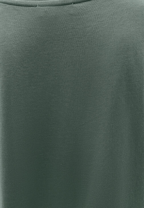 Modal Tişört ve Wide-Leg Denim Pantolon Kombini