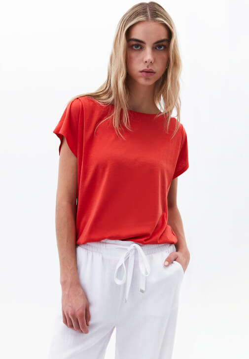 Kırmızı Modal Bot Yaka Tişört