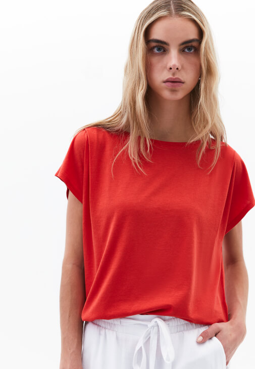 Modal Tişört ve Baggy-Fit Pantolon Kombini