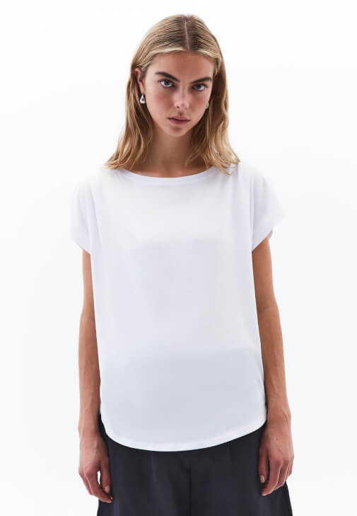 Modal Tişört ve Keten Şort Kombini