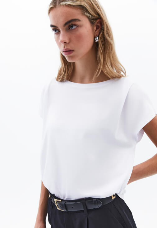 Modal Tişört ve Keten Şort Kombini