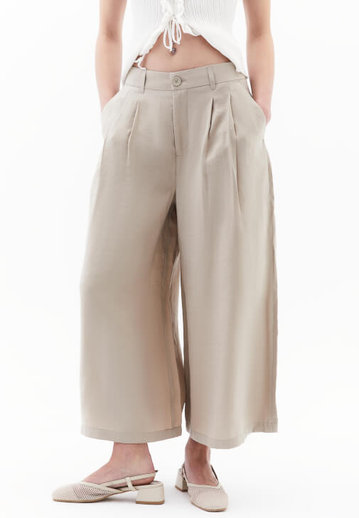 Culotte Pantolon ve Fırfırlı Bluz Kombini