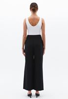 Straight-Fit Pantolon ve V Yaka Atlet Kombini