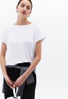Bot Yaka Tişört ve Yüksek Bel Carrot-Fit Pantolon Kombini