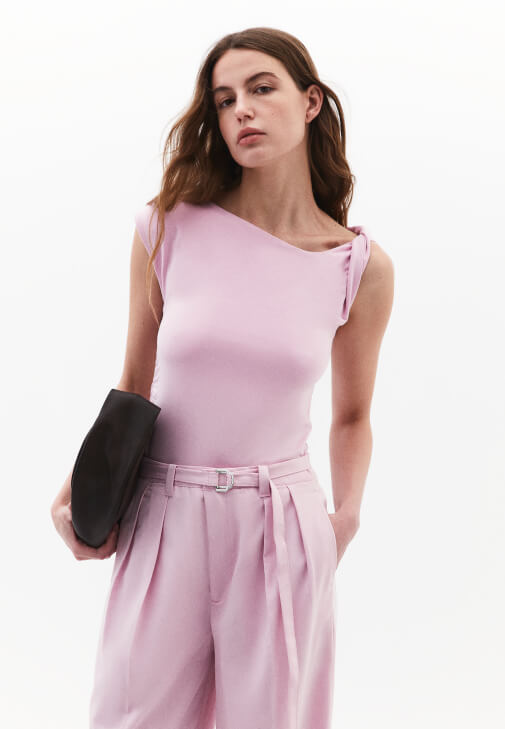 Modal Burgu Detaylı Bluz ve Wide-Leg Pantolon Kombini