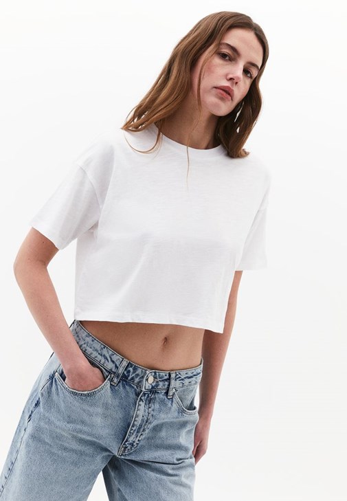 Modal Crop Tişört ve Mom-Fit Pantolon Kombini