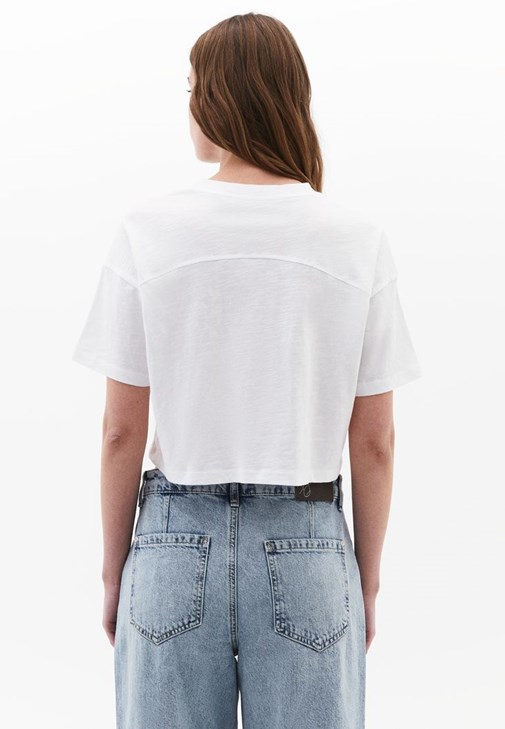 Modal Crop Tişört ve Mom-Fit Pantolon Kombini