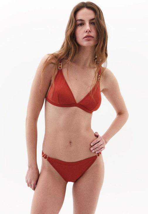 V Yaka Bikini Üstü ve Düşük Bel Bikini Altı Kombini