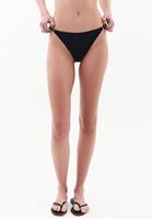Düşük Bel Bikini Altı ve Bikini Üstü Kombini