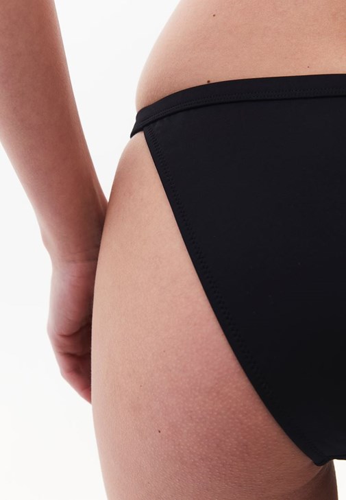 Düşük Bel Bikini Altı ve Bikini Üstü Kombini