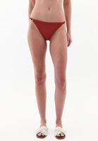 Düşük Bel Bikini Altı ve V Yaka Bikini Üstü Kombini