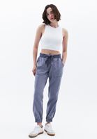 Orta Bel Jogger Pantolon ve Halter Yaka Atlet Kombini