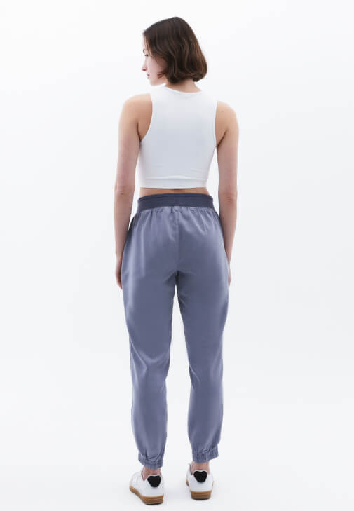 Orta Bel Jogger Pantolon ve Halter Yaka Atlet Kombini