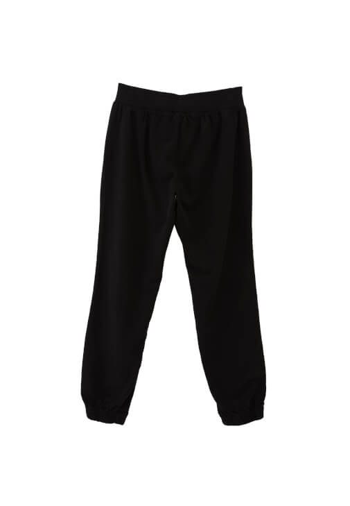 Orta Bel Jogger Pantolon ve Tişört Kombini