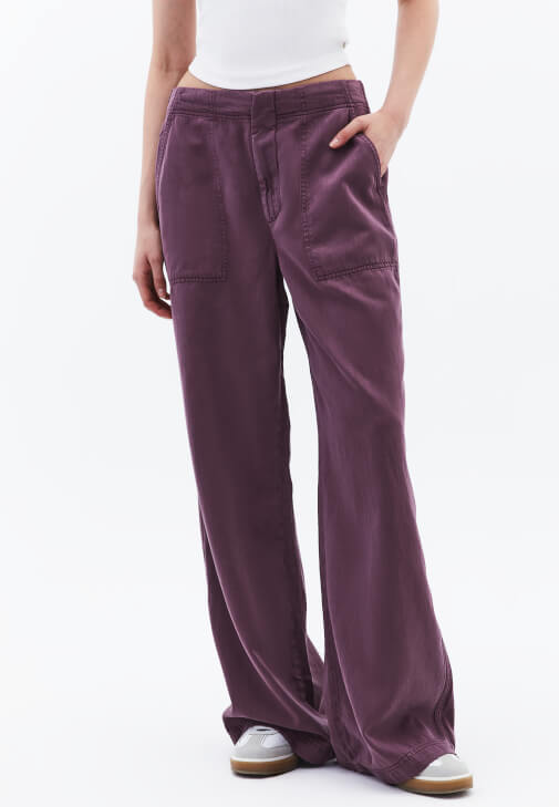 Wide-Leg Pantolon ve Büzgülü Atlet Kombini