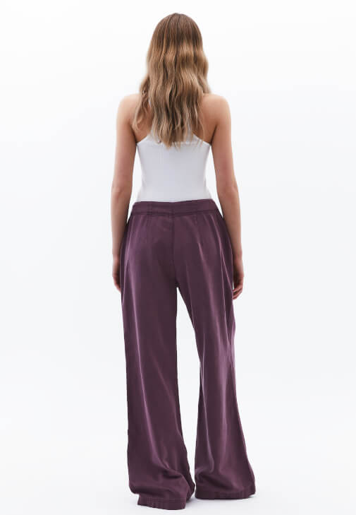 Wide-Leg Pantolon ve Büzgülü Atlet Kombini