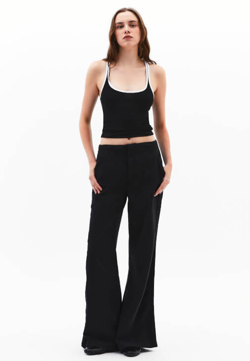 Wide-Leg Pantolon ve Çizgili Halter Yaka Atlet Kombini