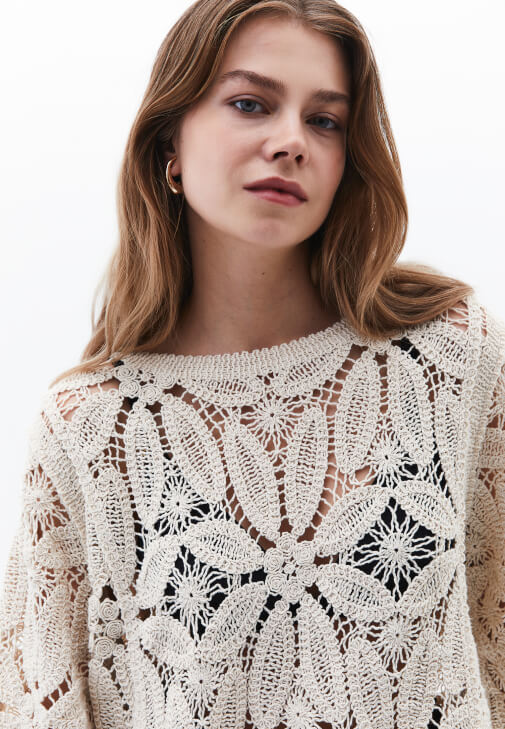 Jakarlı Bluz ve Keten Bol Paça Pantolon Kombini