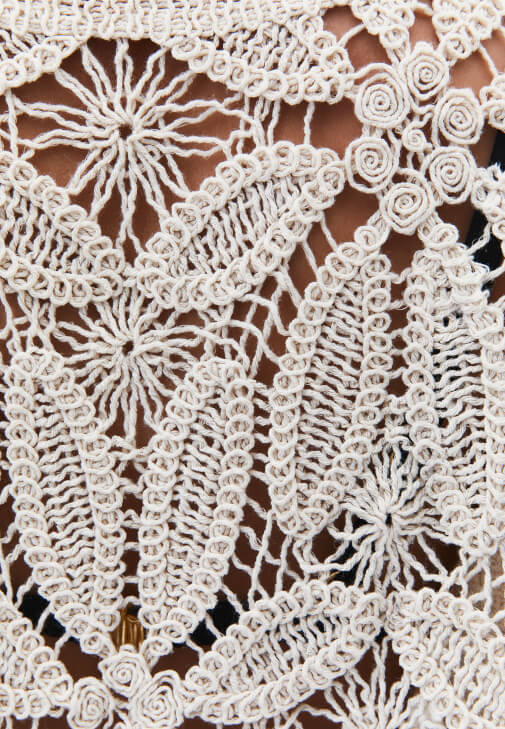 Jakarlı Bluz ve Keten Bol Paça Pantolon Kombini