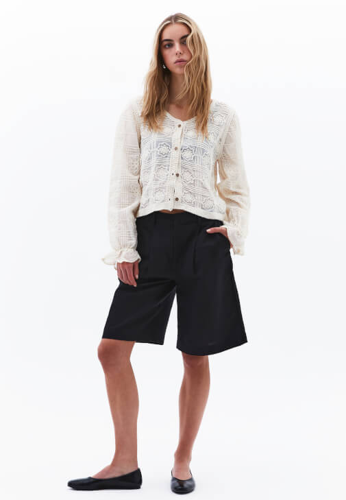 Nakışlı V Yaka Bluz ve Şort Kombini