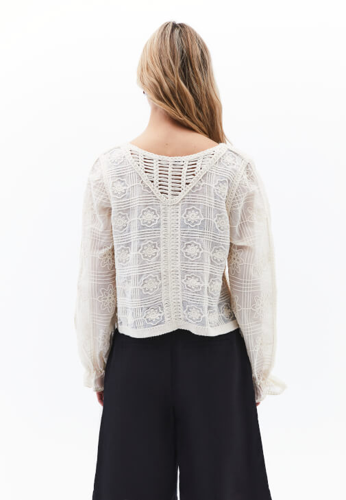 Nakışlı V Yaka Bluz ve Şort Kombini