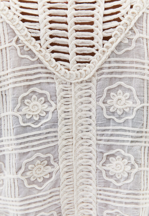 Nakışlı V Yaka Bluz ve Şort Kombini