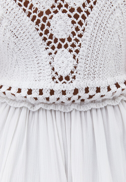 İnce Askılı Elbise ve Tokalı Terlik Kombini