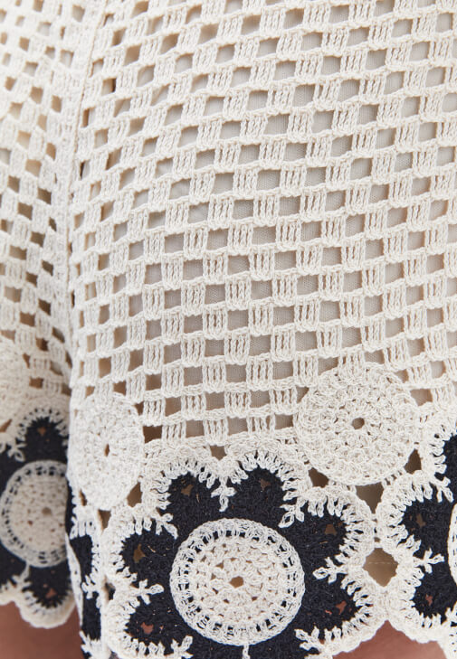 Jakarlı Şort ve Crop Atlet Kombini