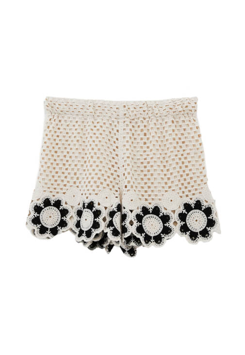 Jakarlı Şort ve Crop Atlet Kombini