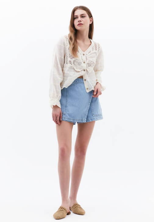 Kelebek Desenli Bluz ve Şort Etek Kombini