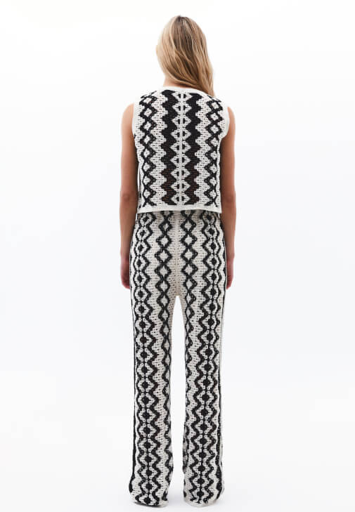 Bootcut Pantolon ve Jakarlı Yelek Kombini