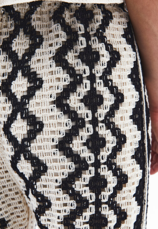 Bootcut Pantolon ve Jakarlı Yelek Kombini