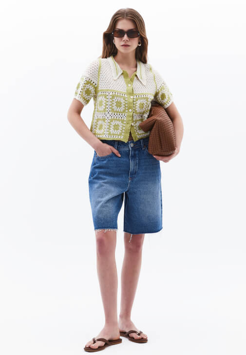 Desenli Gömlek ve Bermuda Şort Kombini