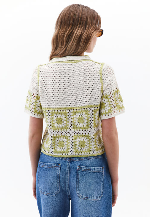 Desenli Gömlek ve Bermuda Şort Kombini