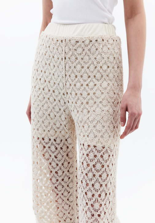 Jakarlı Pantolon ve Askılı Atlet Kombini