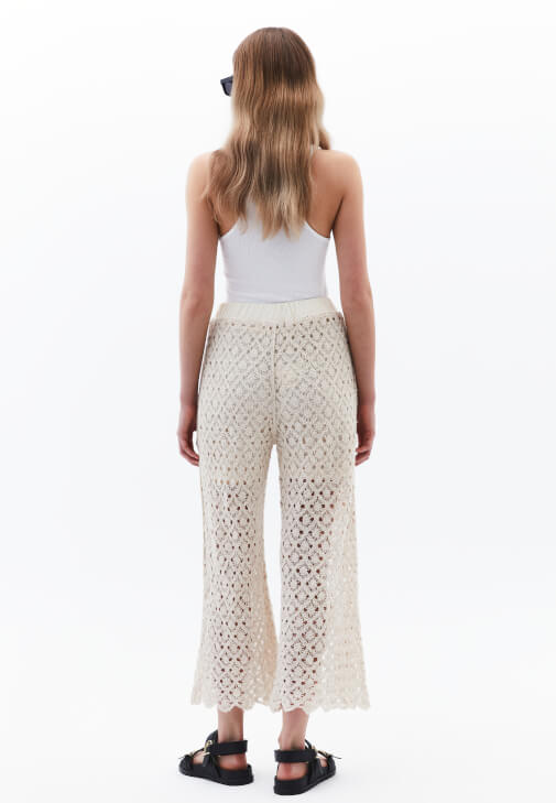 Jakarlı Pantolon ve Askılı Atlet Kombini