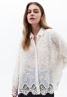 Nakışlı Gömlek ve Mini Etek Kombini