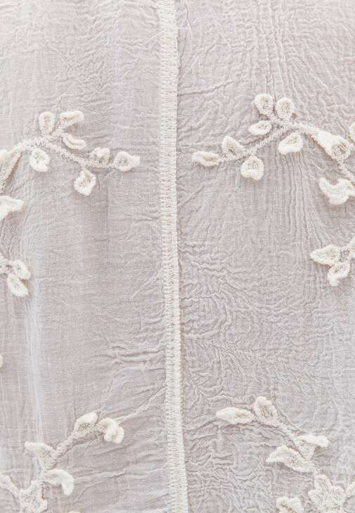 Nakışlı Gömlek ve Mini Etek Kombini