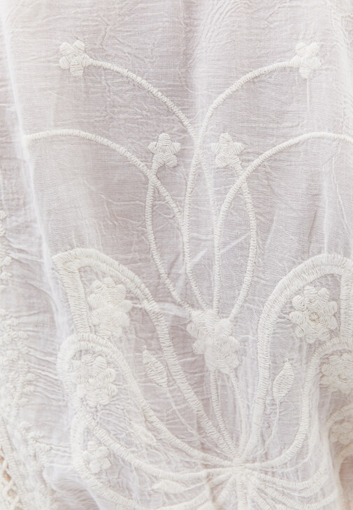 Nakışlı Bluz ve Şort Etek Kombini