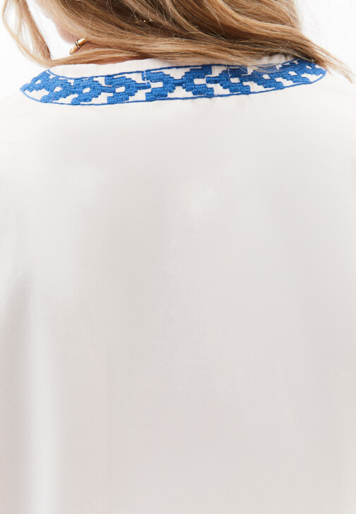 Nakışlı Yelek ve Uzun Etek Kombini