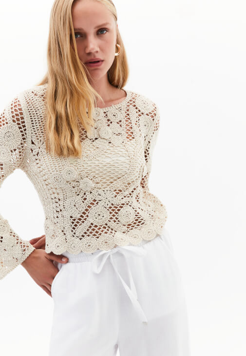 Jakarlı Bluz ve Wide-Leg Pantolon Kombini