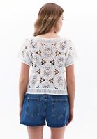 Jakarlı Crop Bluz ve Denim Şort Kombini