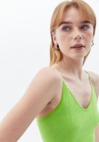 Women Green V-Neck Seamless Crop Singlet